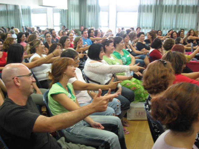 הרצאות הומור 054-6400043 דבי ינקו חדד מורת  מרצה אקדמית על הומור וצחוק